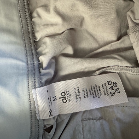 ALO yoga Torrent Track Sweatpant Titanium Women’s Sz Medium - Picture 11 of 12